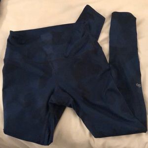 Alo yoga pants size S blue camo